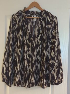 H&M Black and Cream Abstract V-Neck Blouse